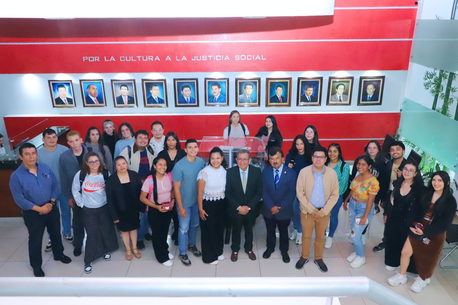 Da Rector bienvenida a estudiantes de intercambio académico a la UATx